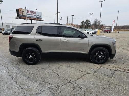 2023 GMC Acadia AWD AT4