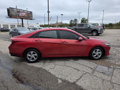 2021 Hyundai ELANTRA SE