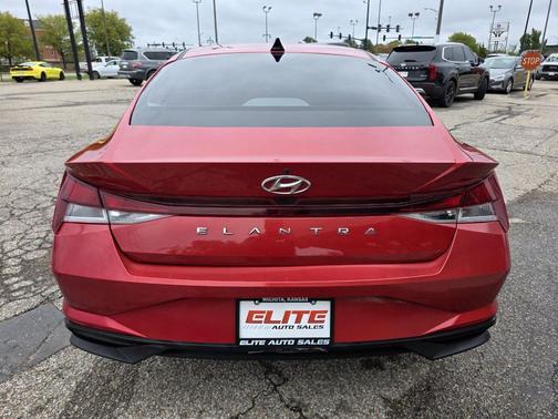 2021 Hyundai ELANTRA SE