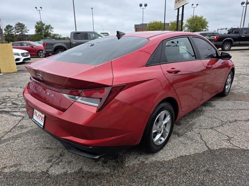 2021 Hyundai ELANTRA SE