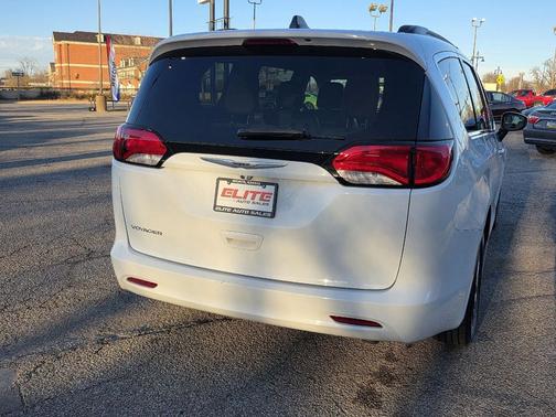 2021 Chrysler Voyager LXI