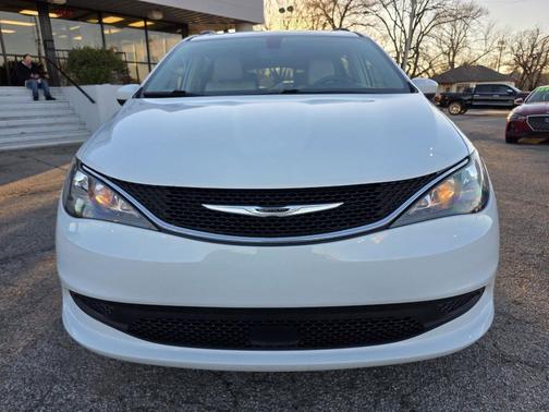 2021 Chrysler Voyager LXI