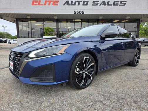 Deep Blue Pearl 2023 Nissan Altima SR FWD