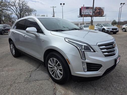 Radiant Silver Metallic 2019 Cadillac XT5 Luxury