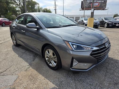 2019 Hyundai ELANTRA SEL