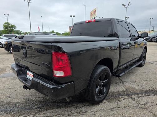 Brilliant Black Crystal Pearlcoat 2016 RAM 1500 Tradesman/Express