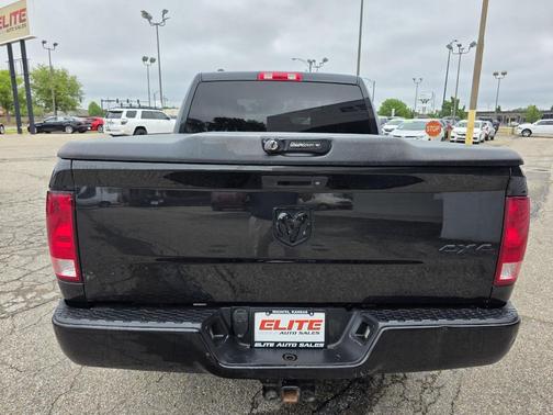 Brilliant Black Crystal Pearlcoat 2016 RAM 1500 Tradesman/Express