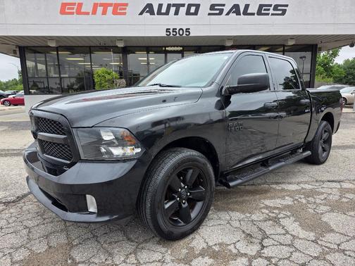 Brilliant Black Crystal Pearlcoat 2016 RAM 1500 Tradesman/Express
