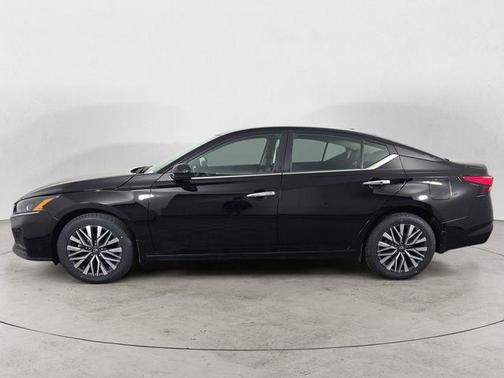 Super Black Clearcoat 2023 Nissan Altima 2.5 SV