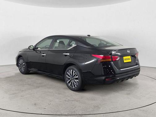 Super Black Clearcoat 2023 Nissan Altima 2.5 SV