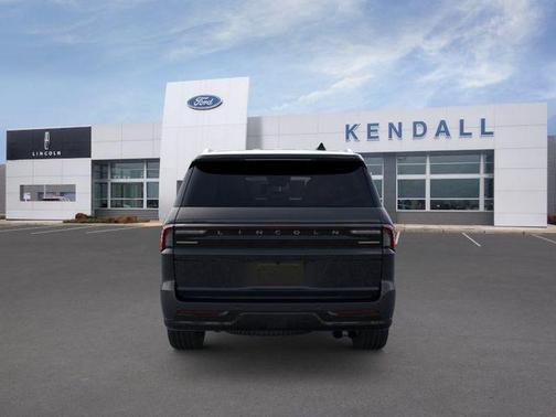 Infinite Black Metallic Clearcoat 2025 Lincoln Navigator Reserve
