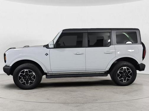 Oxford White 2024 Ford Bronco Outer Banks