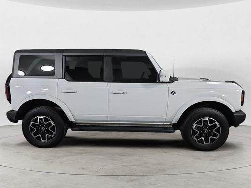 Oxford White 2024 Ford Bronco Outer Banks