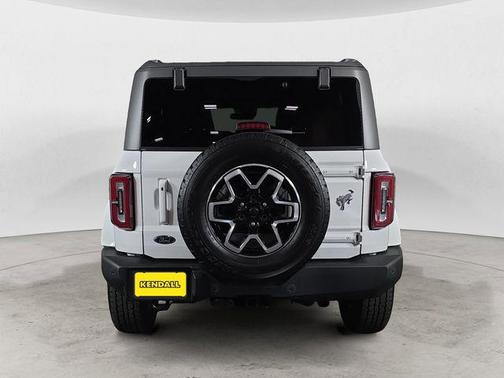 Oxford White 2024 Ford Bronco Outer Banks