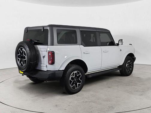 Oxford White 2024 Ford Bronco Outer Banks