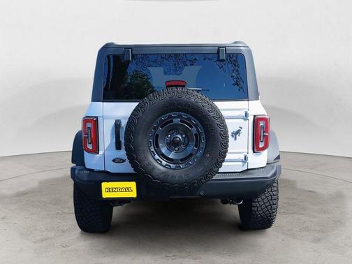 Oxford White 2024 Ford Bronco Badlands