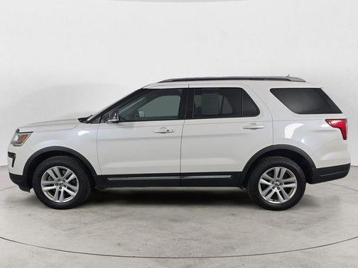 White Platinum 2018 Ford Explorer XLT