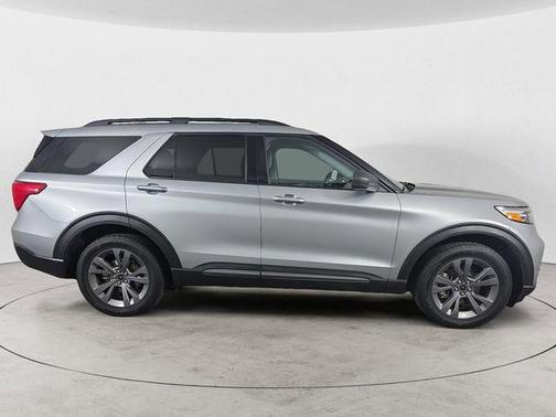 Iconic Silver Metallic 2021 Ford Explorer XLT