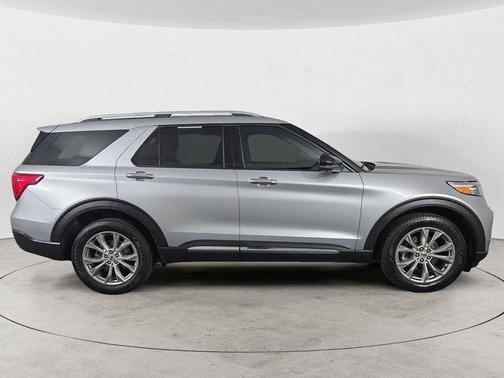 Iconic Silver Metallic 2021 Ford Explorer Limited