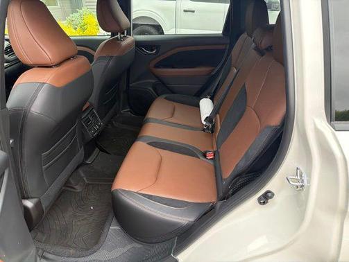 Crystal White Pearl 2025 Subaru Forester Hybrid Touring