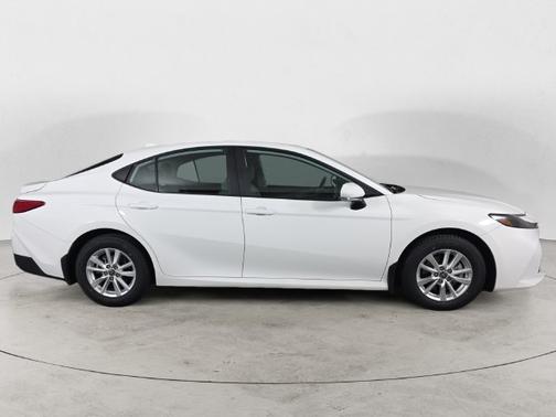 Ice 2025 Toyota Camry LE