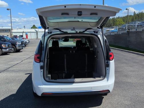 Bright White Clearcoat 2024 Chrysler Pacifica Touring-L