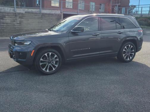 2022 Jeep Grand Cherokee Overland
