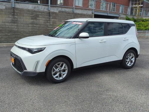 Snow White Pearl 2024 Kia Soul LX