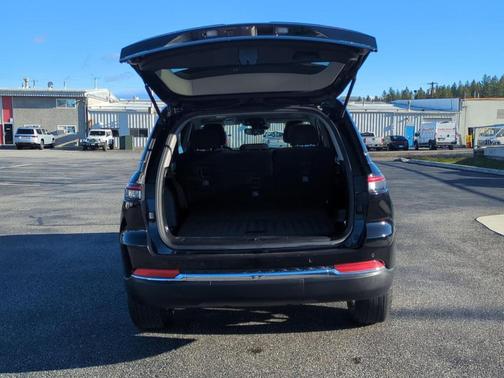 2023 Jeep Grand Cherokee Laredo X