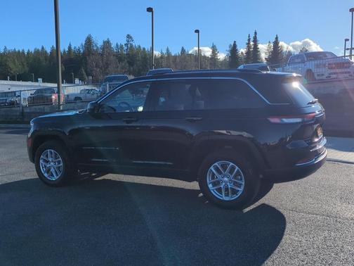 2023 Jeep Grand Cherokee Laredo X
