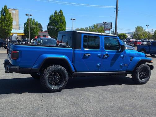 Hydro Blue Pearlcoat 2026 Jeep Gladiator Sport