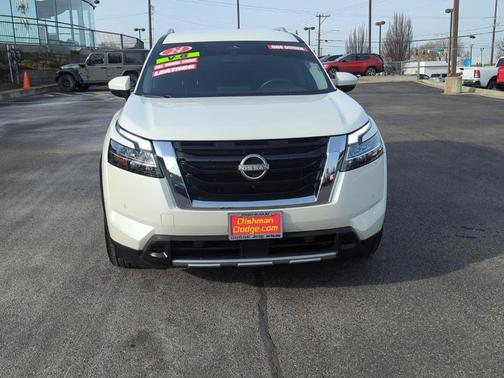 2024 Nissan Pathfinder SL