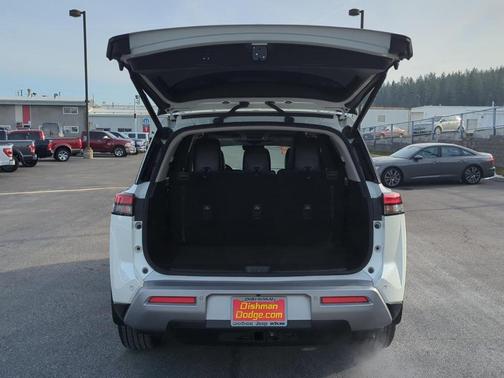 2024 Nissan Pathfinder SL