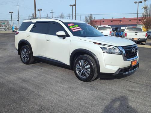 2024 Nissan Pathfinder SL