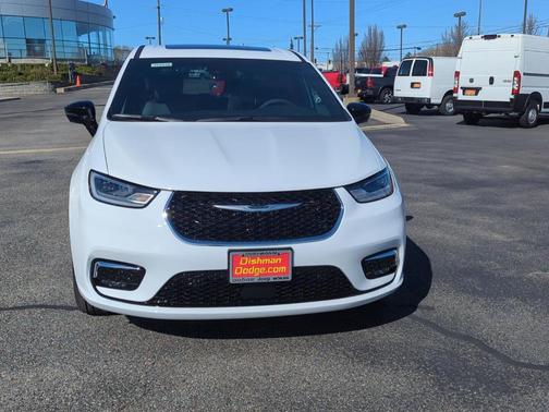 Bright White Clearcoat 2026 Chrysler Pacifica Limited