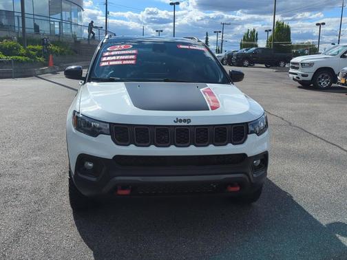 Bright White Clearcoat 2025 Jeep Compass Trailhawk