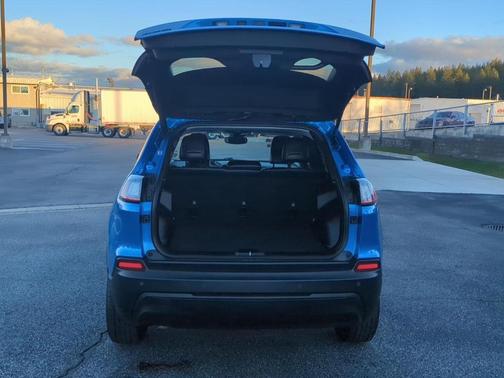 2023 Jeep Cherokee Altitude Lux