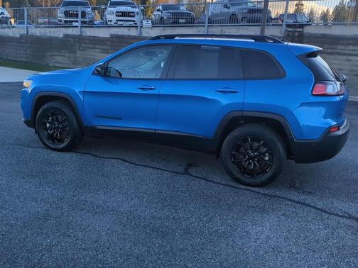 2023 Jeep Cherokee Altitude Lux