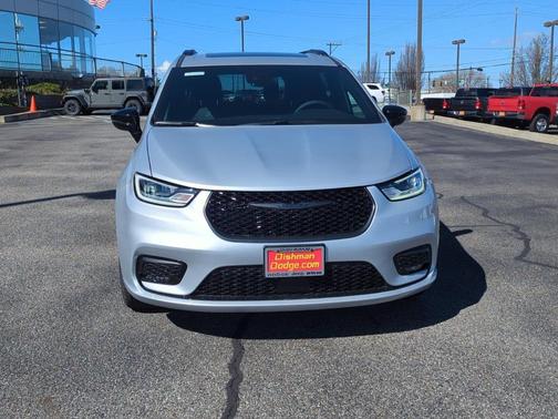 Silver Mist Clearcoat 2026 Chrysler Pacifica Select