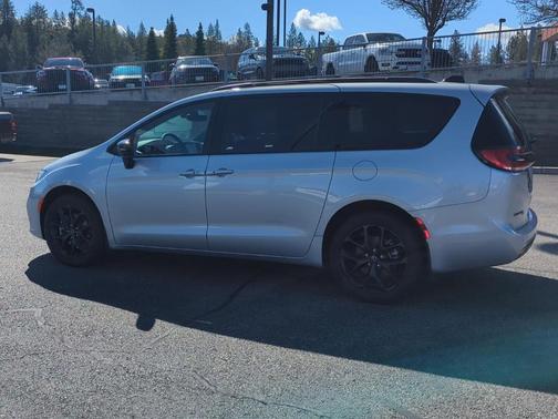 Silver Mist Clearcoat 2026 Chrysler Pacifica Select