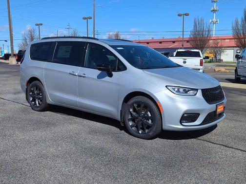 Silver Mist Clearcoat 2026 Chrysler Pacifica Select