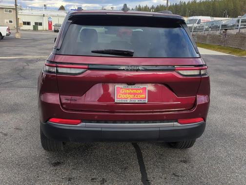 2026 Jeep Grand Cherokee Laredo