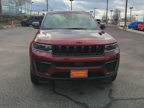 2026 Jeep Grand Cherokee Laredo