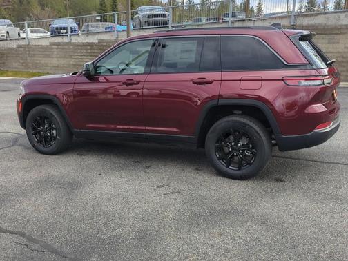 2026 Jeep Grand Cherokee Laredo
