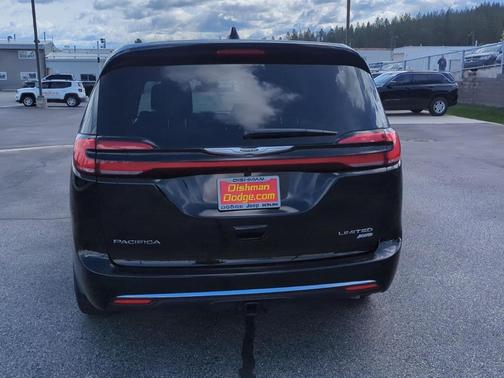Diamond Black 2026 Chrysler Pacifica Limited