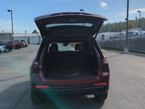 2024 Jeep Grand Cherokee Laredo