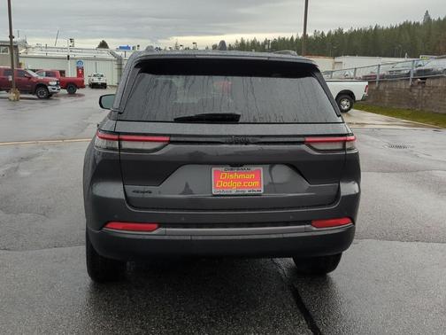 Metallic 2026 Jeep Grand Cherokee Laredo