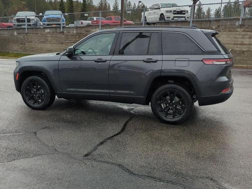 Metallic 2026 Jeep Grand Cherokee Laredo