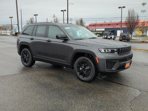 Metallic 2026 Jeep Grand Cherokee Laredo