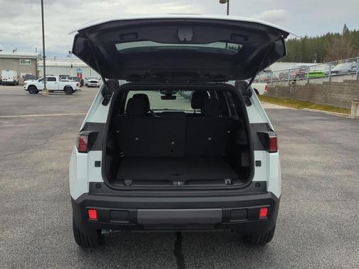 Bright White Clearcoat 2026 Jeep Cherokee LAREDO/LIMITED